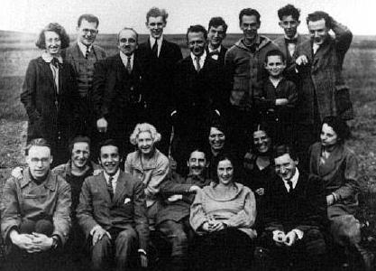 grupo que participou da Semana de Trabalho Marxista em 1923 que levou ao lançamento do Institut: Friedrich Pollock, Georg Lukács, Felix Weil, Karl Wittfogel, Rose Wittfogel, Christiane Sorge, Karl Korsch