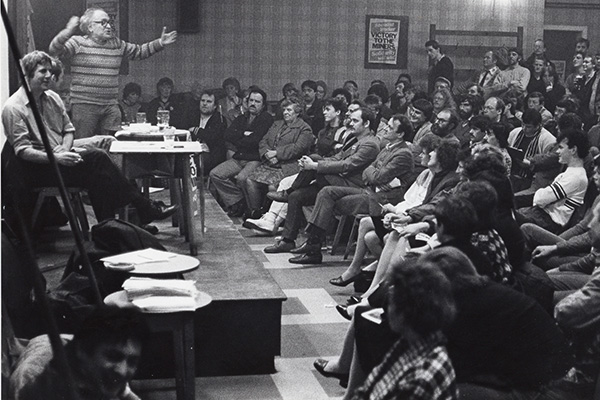 Tony Cliff speaking at a meeting in Barnsley in 1985