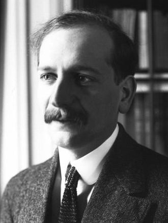 MIA Section française PierreEtienne Flandin (Biographie)
