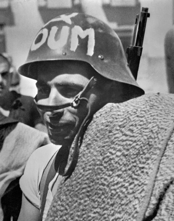 Un militant photographié par Robert Capa en août ou septembre 1936