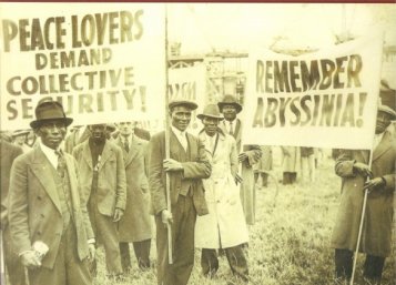 Comunistas negros protestam contra a ocupação da Abissínia em 1935