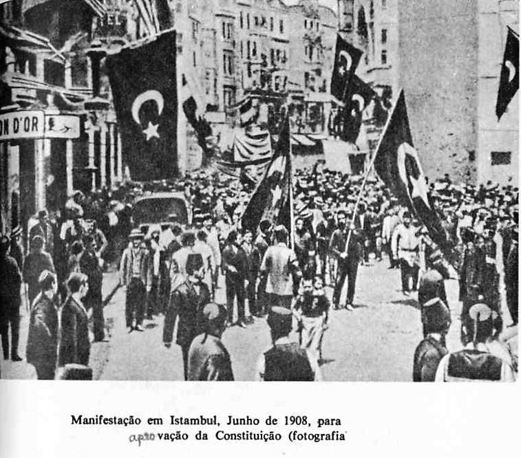 Manifestação em Istambul, junho de 1908, para aprovação da Constituição
