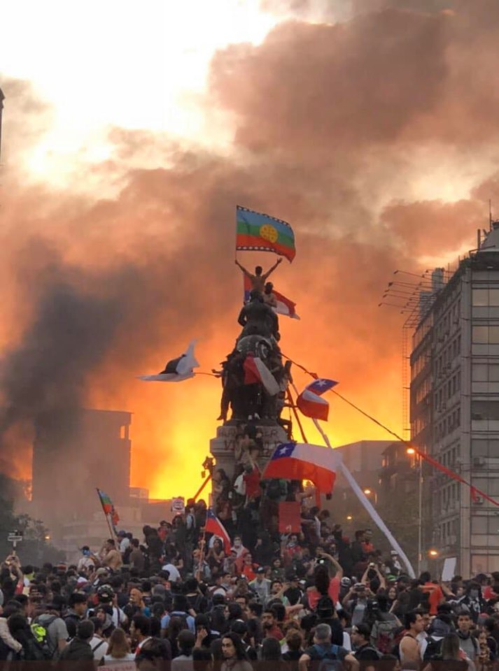 Imagens dos protestos chilenos de 2019. Por Suzana Hidalgo e Gabriel Giorgi.